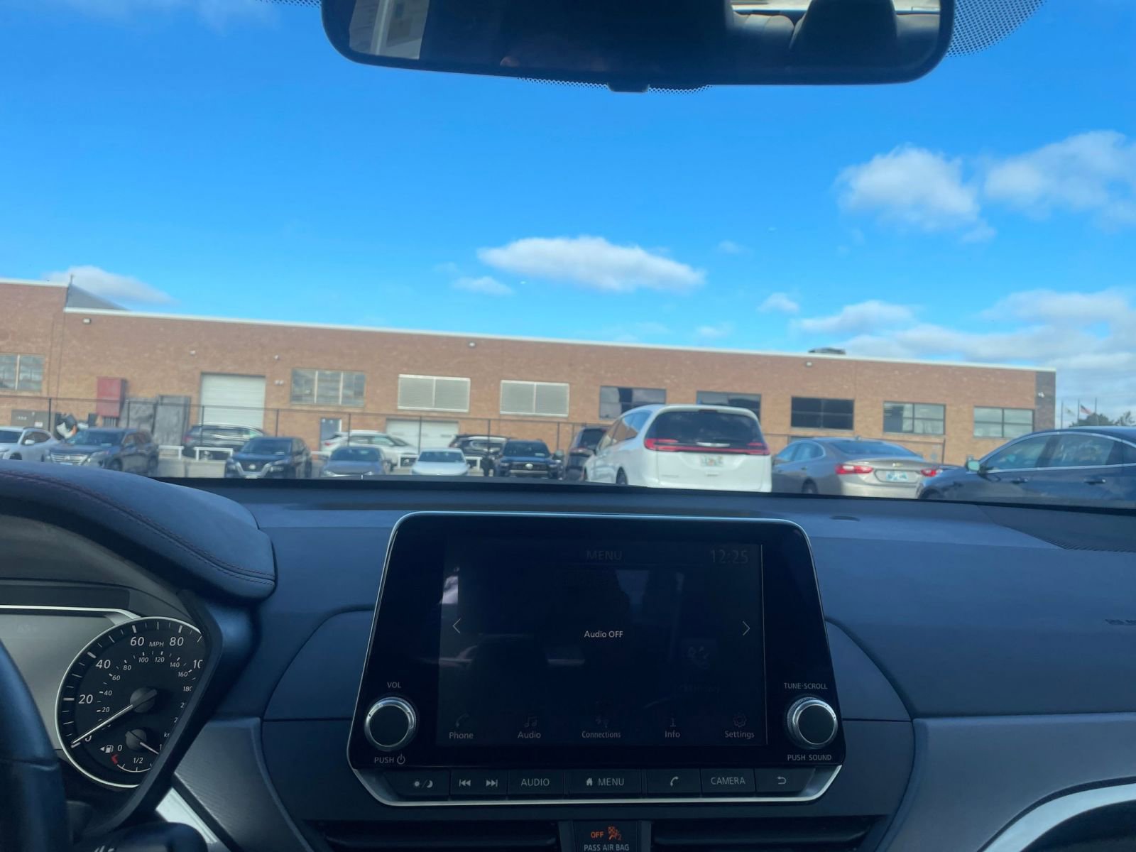 Used 2025 Nissan Altima 2.5 SR image 18