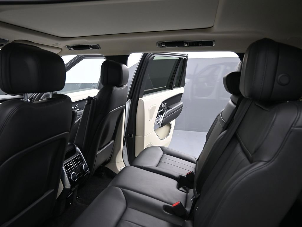 Used 2022 Land Rover Range Rover Long Wheelbase SE image 24