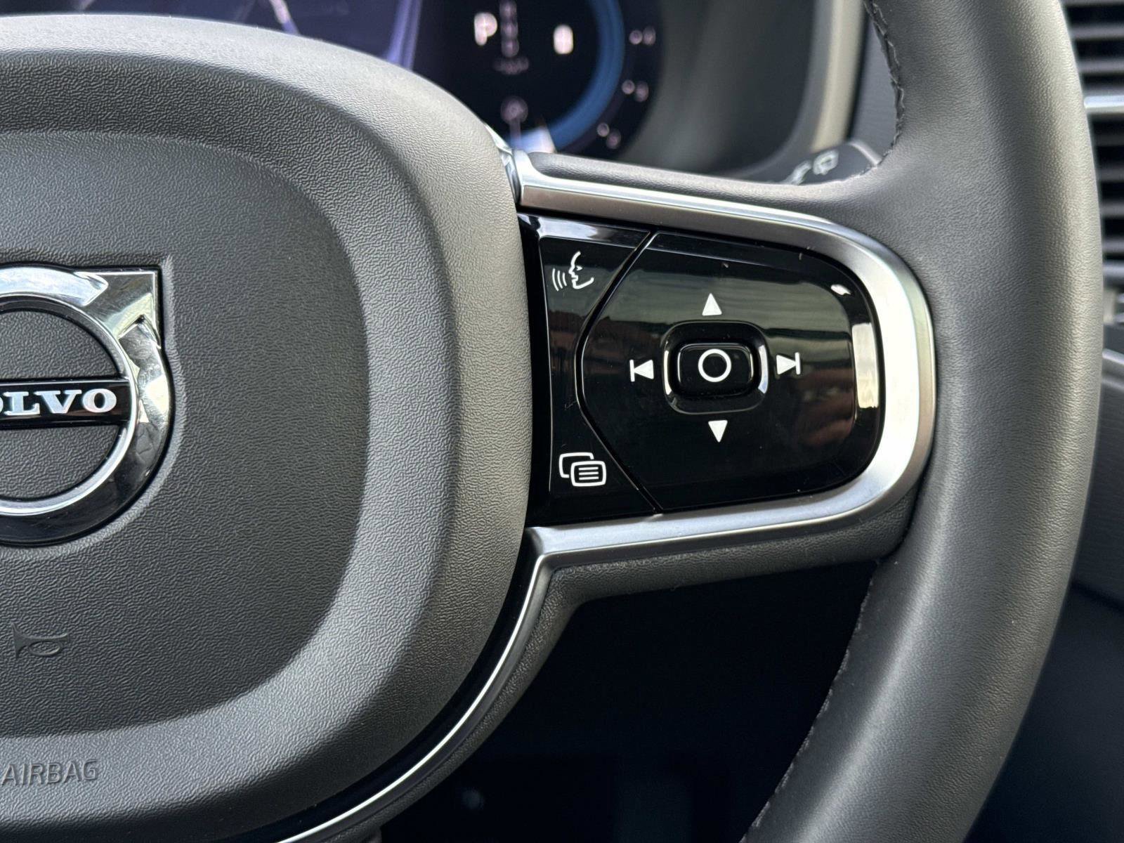 Used 2024 Volvo XC90 B5 Core w/ Protection Package Premier image 8