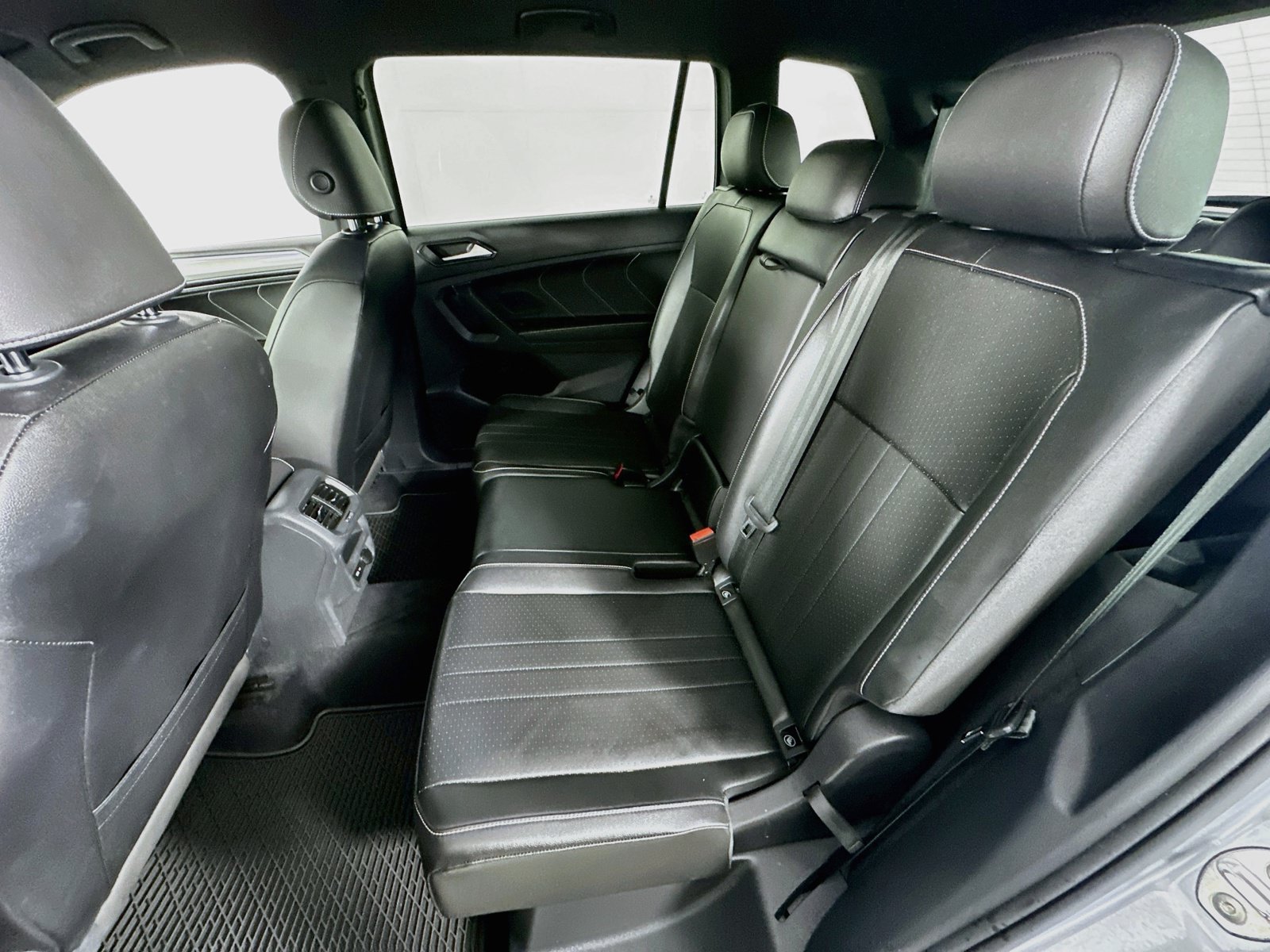 Used 2022 Volkswagen Tiguan SE R-Line FWD image 23
