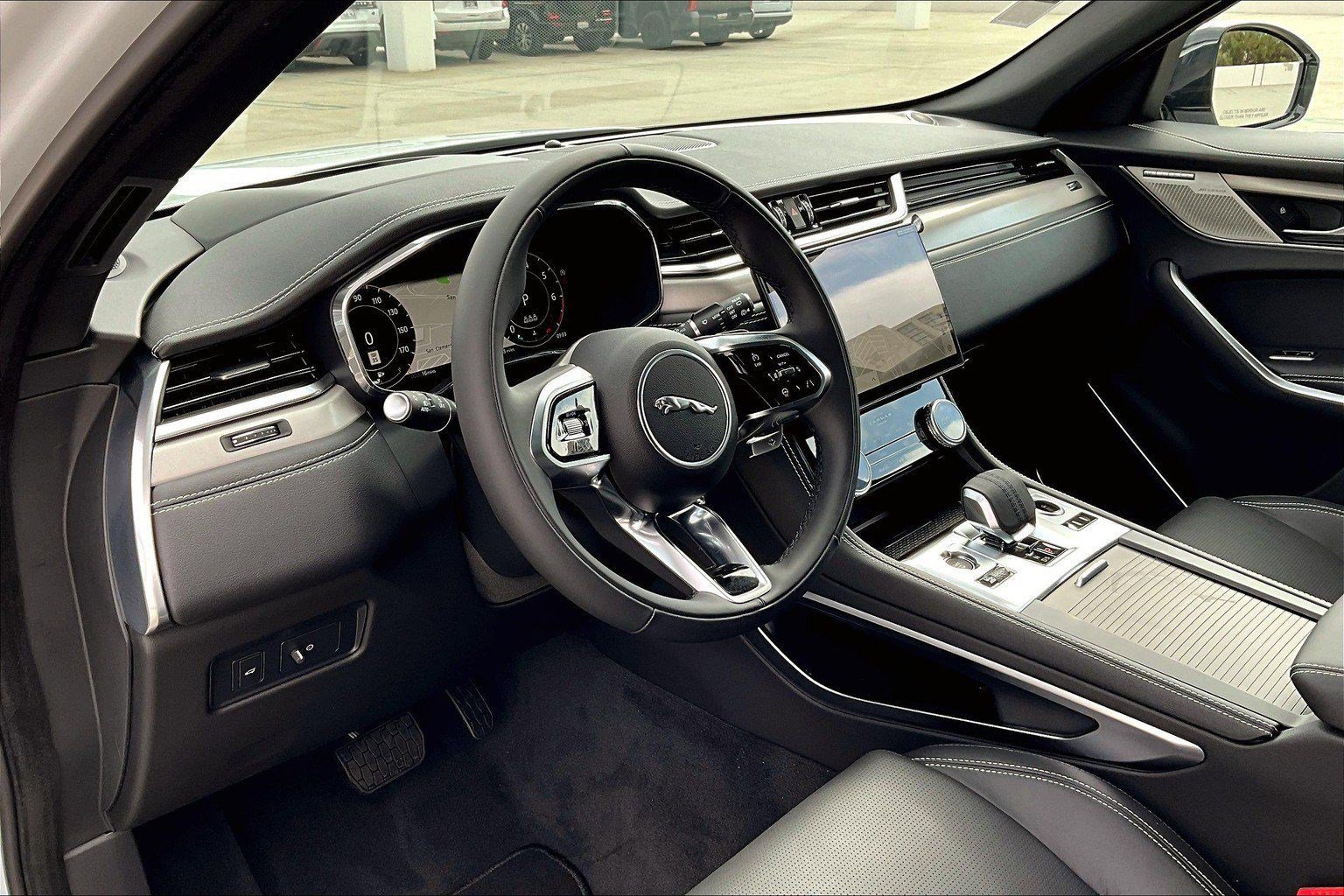 New 2026 Jaguar F-PACE R-Dynamic S image 4