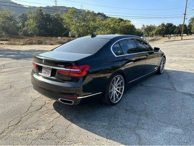 Used 2017 BMW 740i image 7