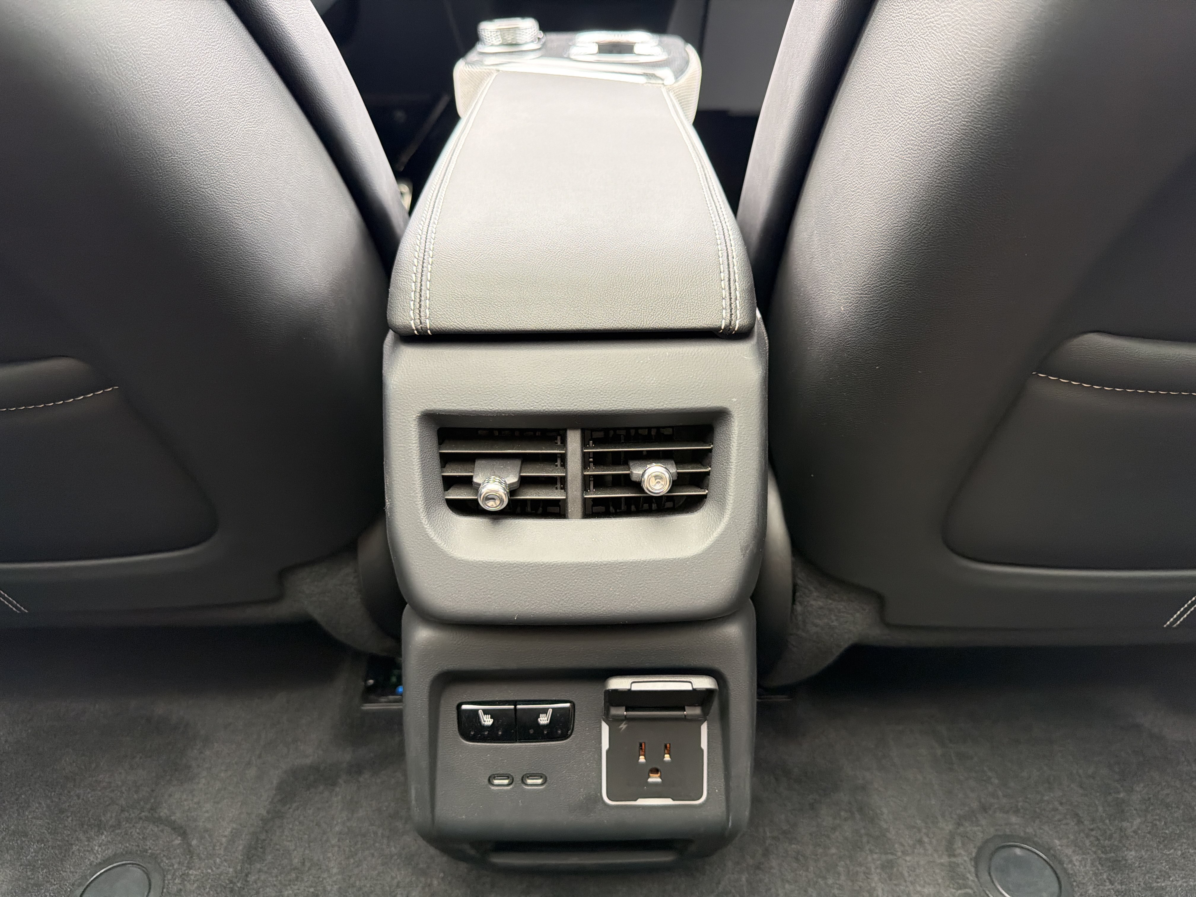 Used 2025 Cadillac Optiq Luxury 2 w/ LPO, Floor Liner Package AWD/4WD image 34