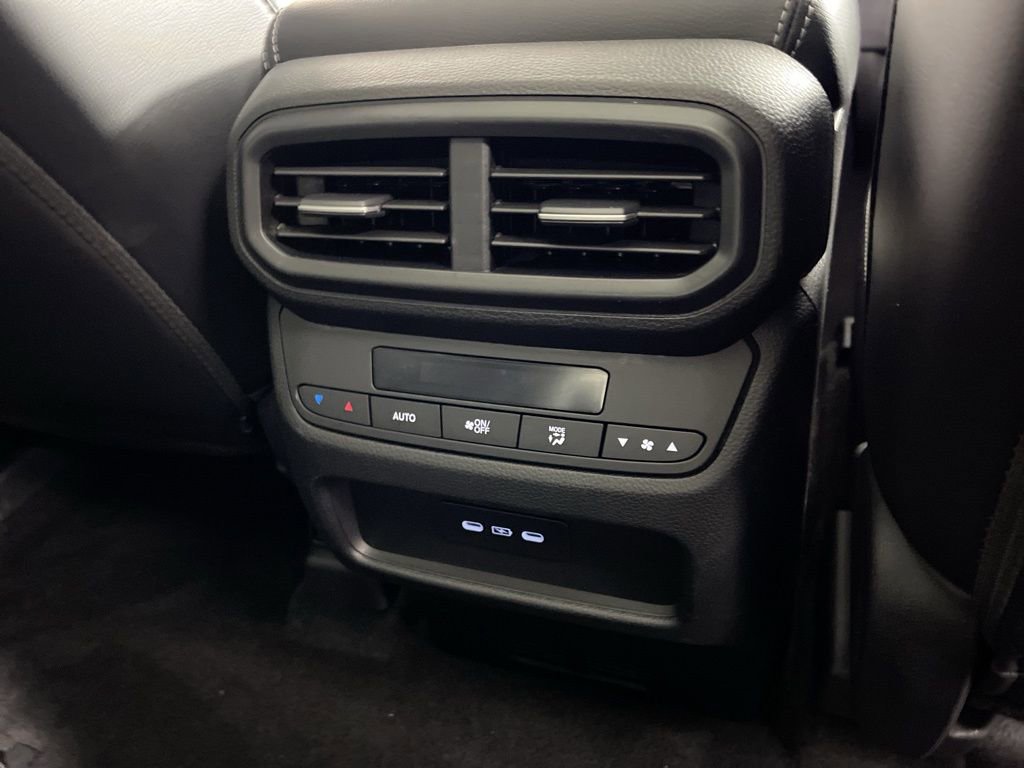 Used 2024 Honda Pilot Touring image 11