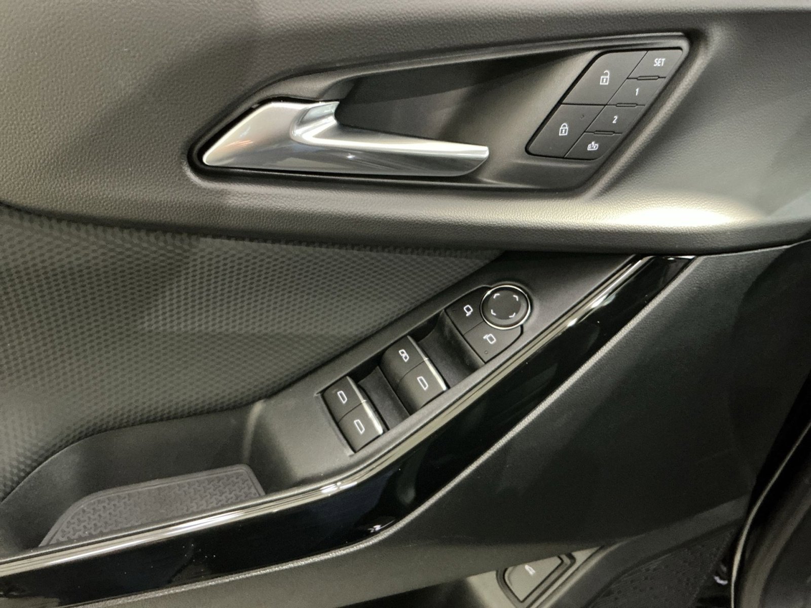 New 2026 Chevrolet Equinox RS w/ Convenience Package III image 23