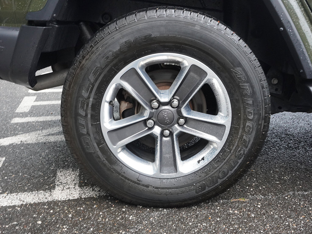 Used 2022 Jeep Wrangler Unlimited Sahara AWD/4WD image 18
