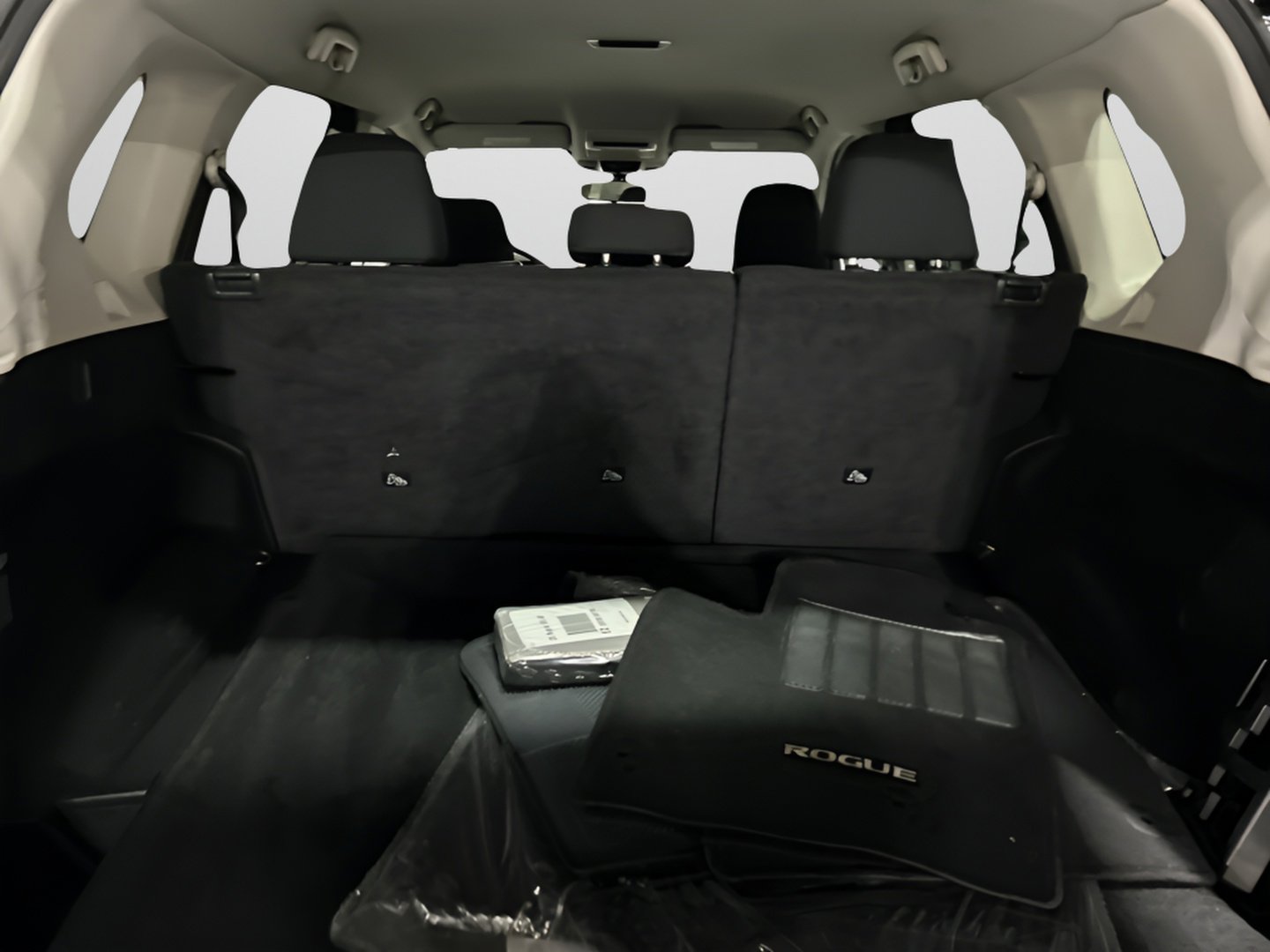 Used 2023 Nissan Rogue S image 9