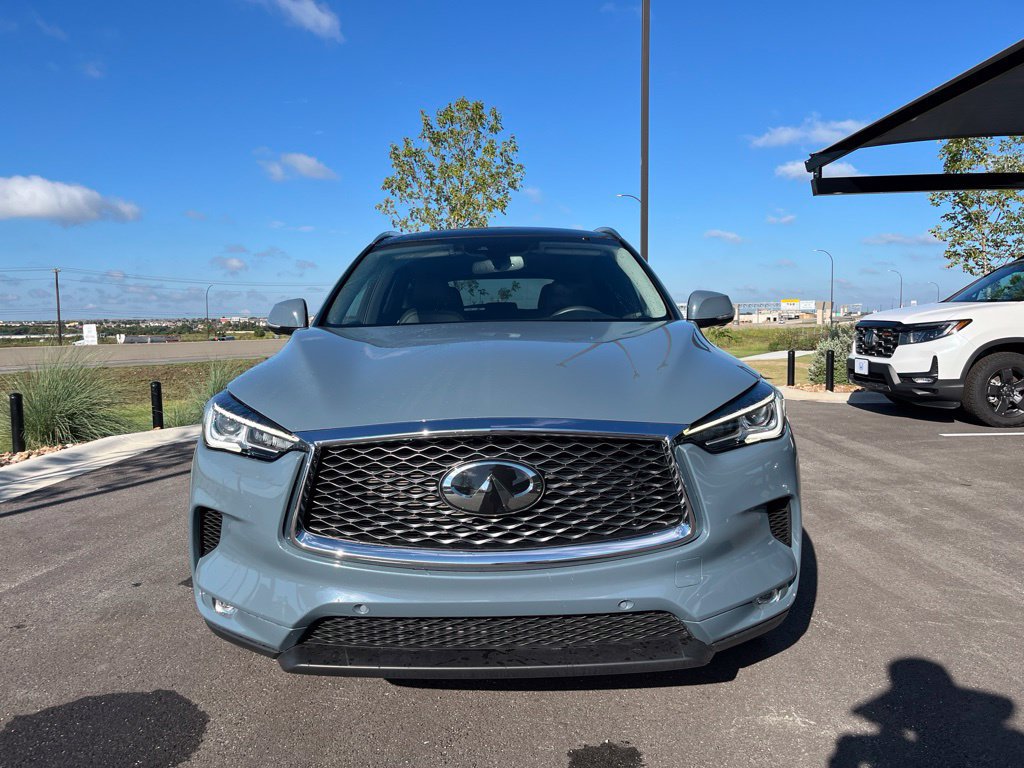 Used 2022 INFINITI QX50 Essential AWD/4WD image 2