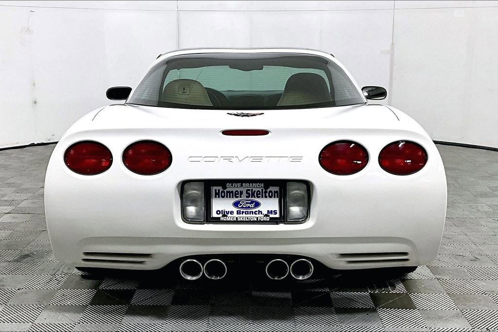Used 2002 Chevrolet Corvette Coupe w/ Preferred Equipment Group2 image 4