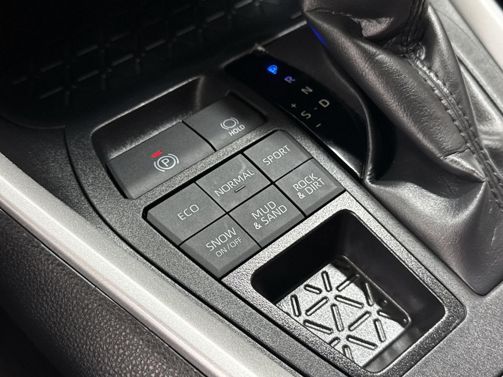 Used 2025 Toyota RAV4 LE AWD/4WD image 43