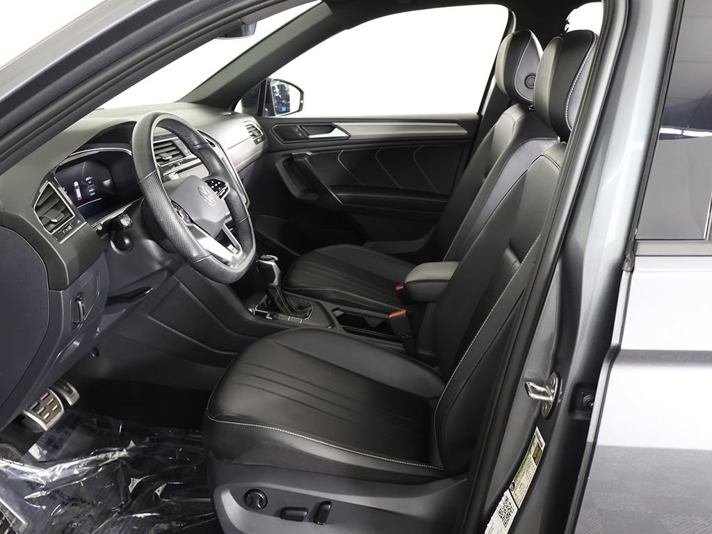Used 2024 Volkswagen Tiguan SE R-Line FWD image 30