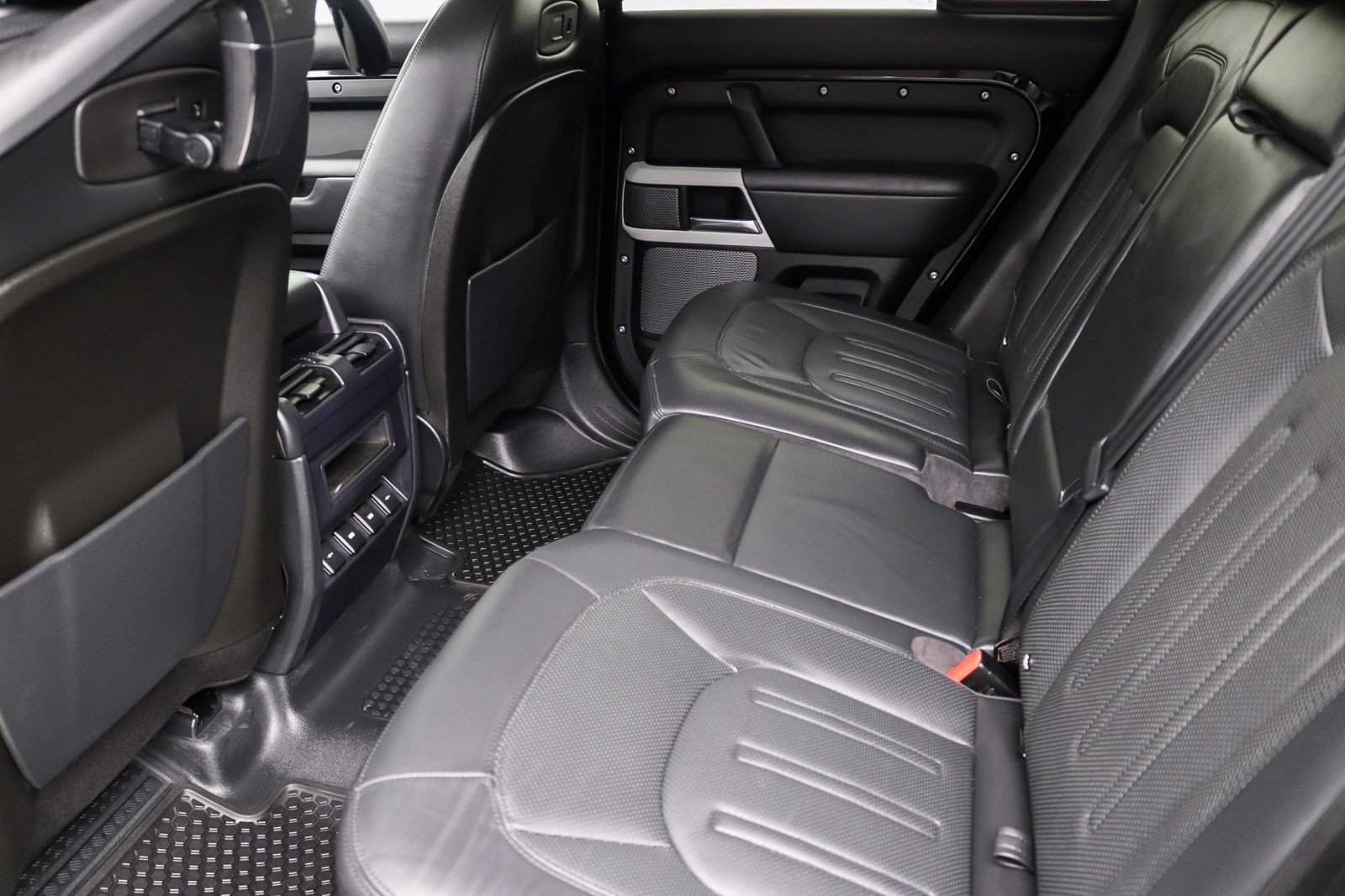 Used 2020 Land Rover Defender 110 First Edition AWD/4WD image 22