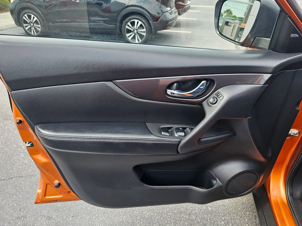 Used 2019 Nissan Rogue SV image 14