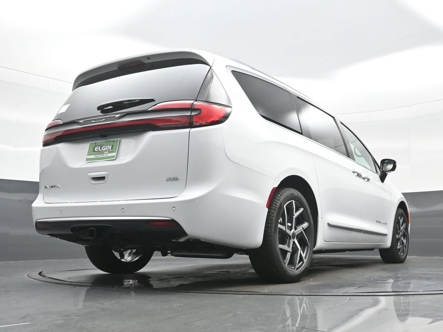 New 2027 Chrysler Pacifica Pinnacle w/ Theater Group AWD/4WD image 19