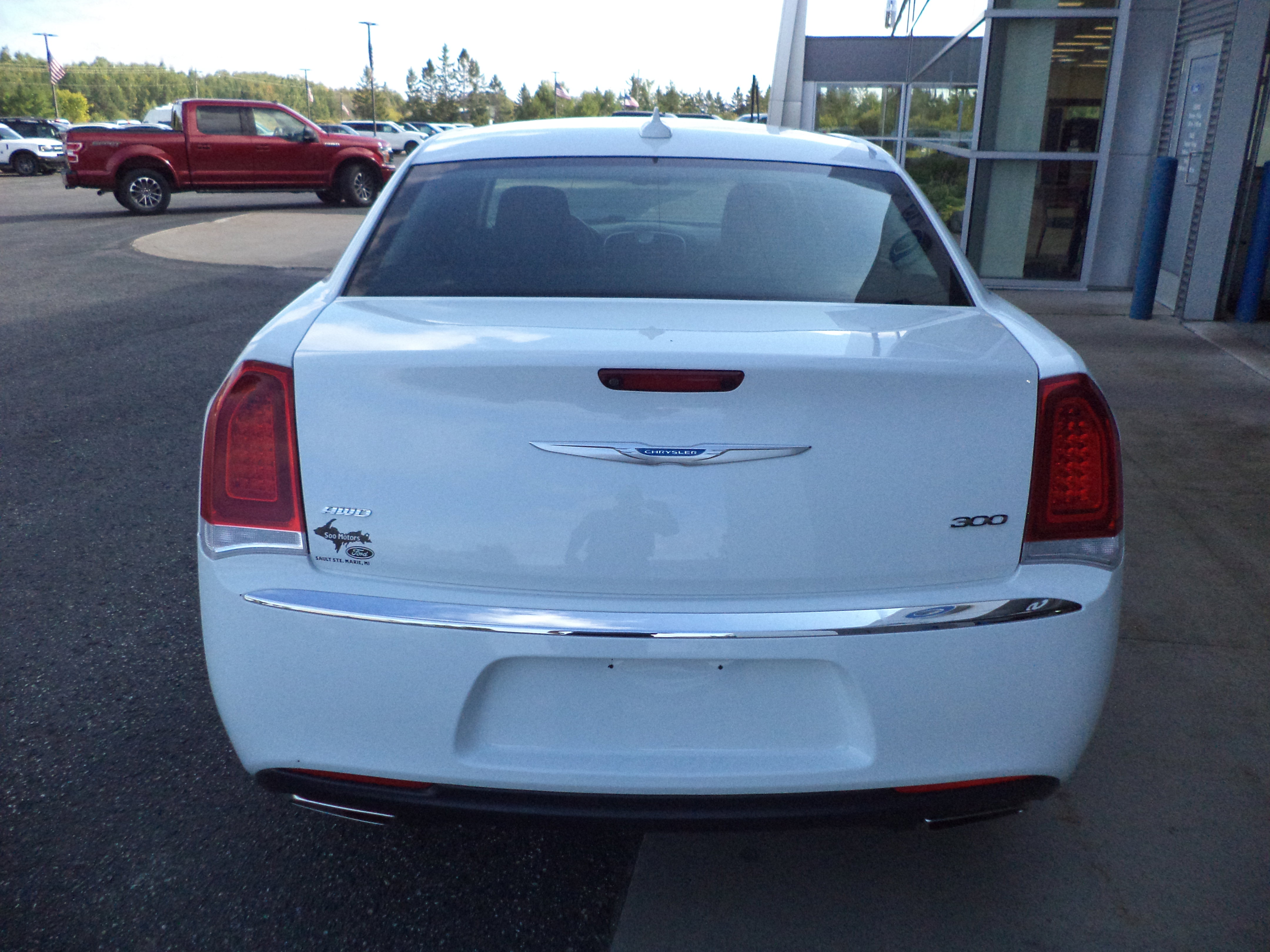 Used 2021 Chrysler 300 Touring w/ Driver Convenience Group image 5