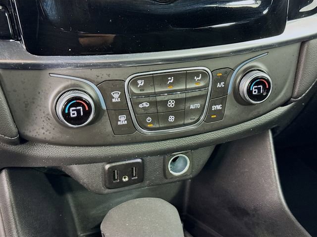 Used 2023 Chevrolet Traverse LT FWD image 17