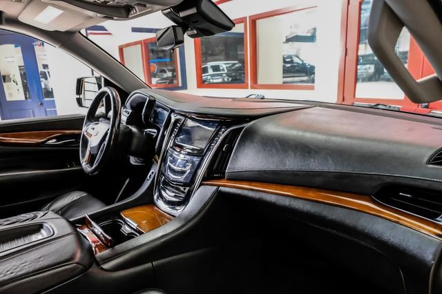 Used 2018 Cadillac Escalade ESV Premium Luxury AWD/4WD image 14
