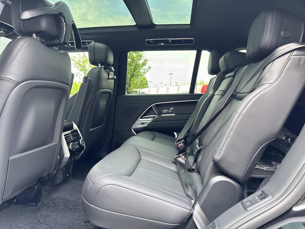 New 2026 Land Rover Range Rover Long Wheelbase SE AWD/4WD image 14