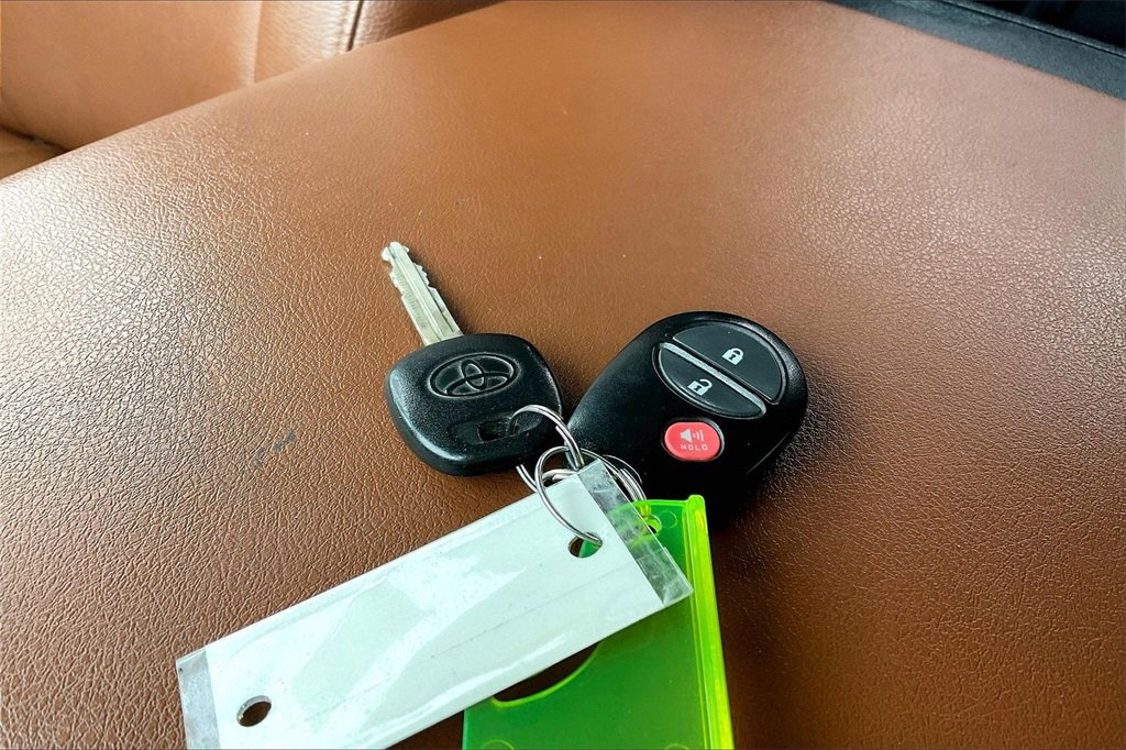 Used 2013 Toyota Tundra Limited image 11