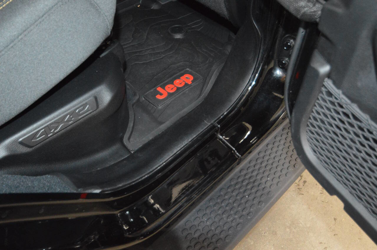 Used 2024 Jeep Wrangler Unlimited Sahara w/ Dual Top Group image 15