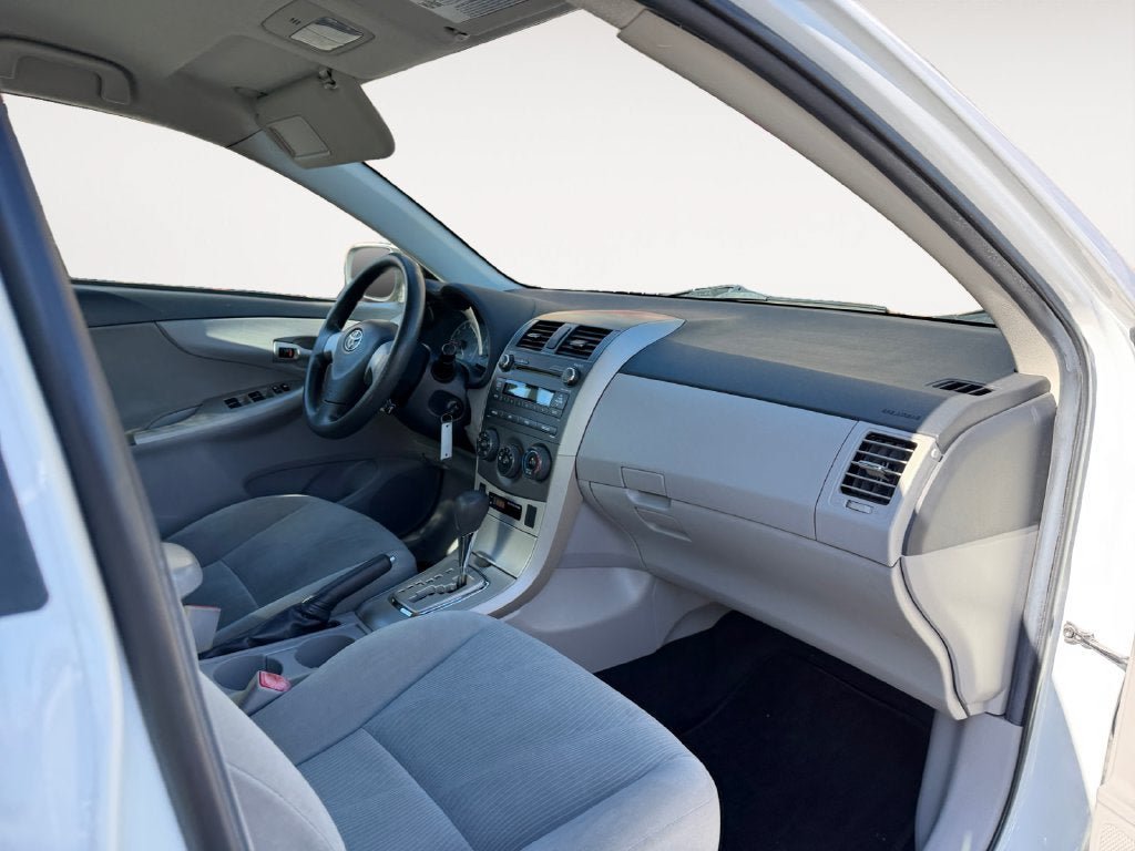 Used 2011 Toyota Corolla LE FWD image 26