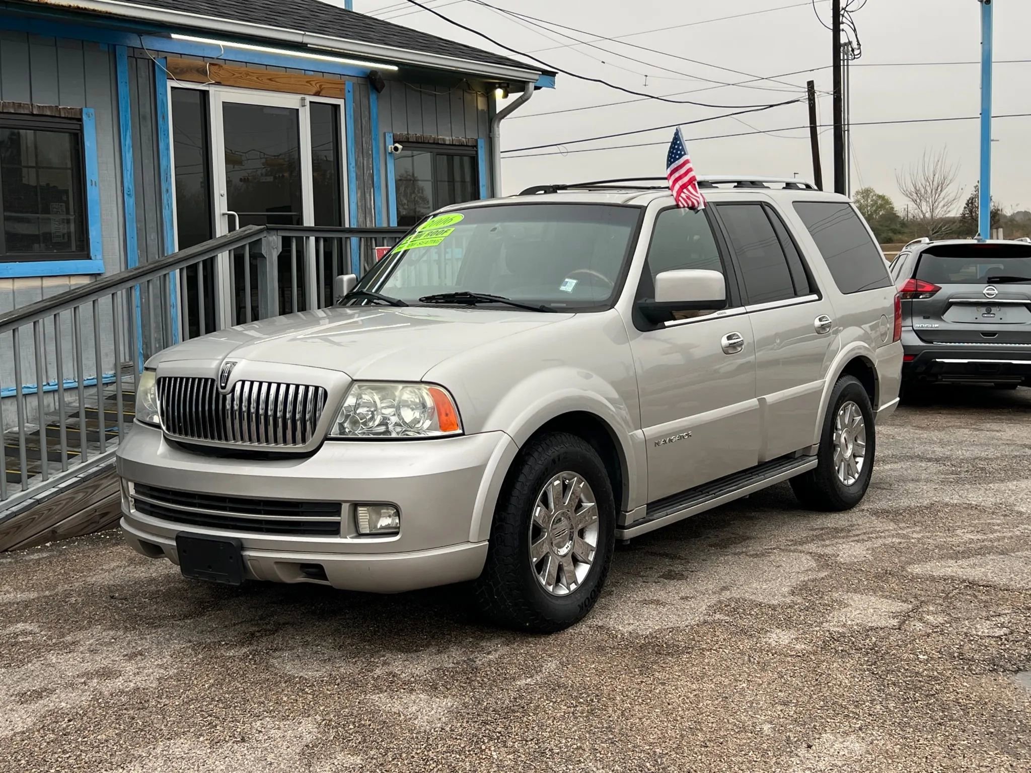 Used 2006 Lincoln Navigator Ultimate image 2
