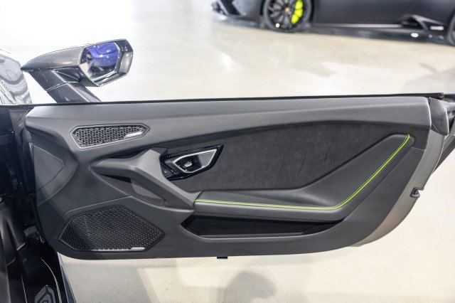 Used 2021 Lamborghini Huracan EVO RWD image 35