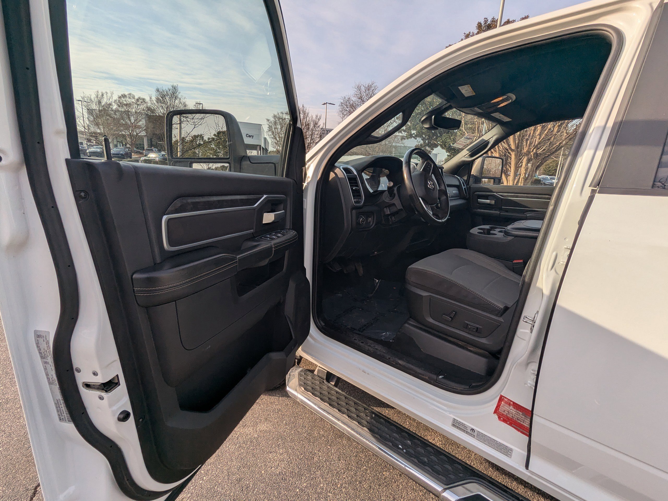 Used 2024 RAM 3500 Big Horn image 8