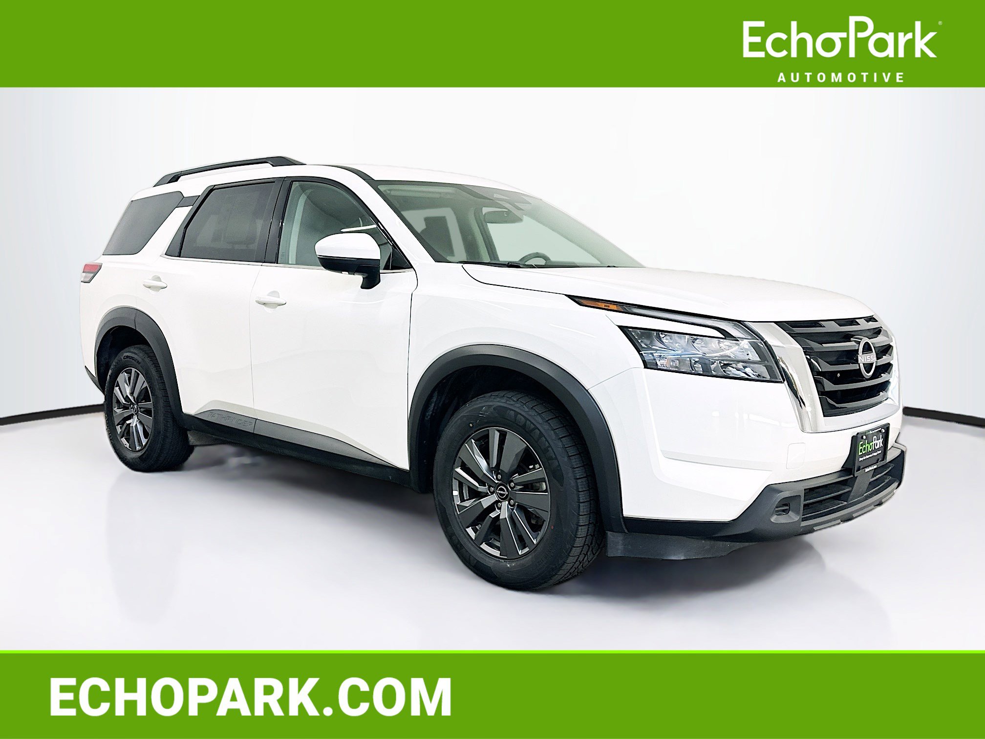 Used 2025 Nissan Pathfinder SV image 1