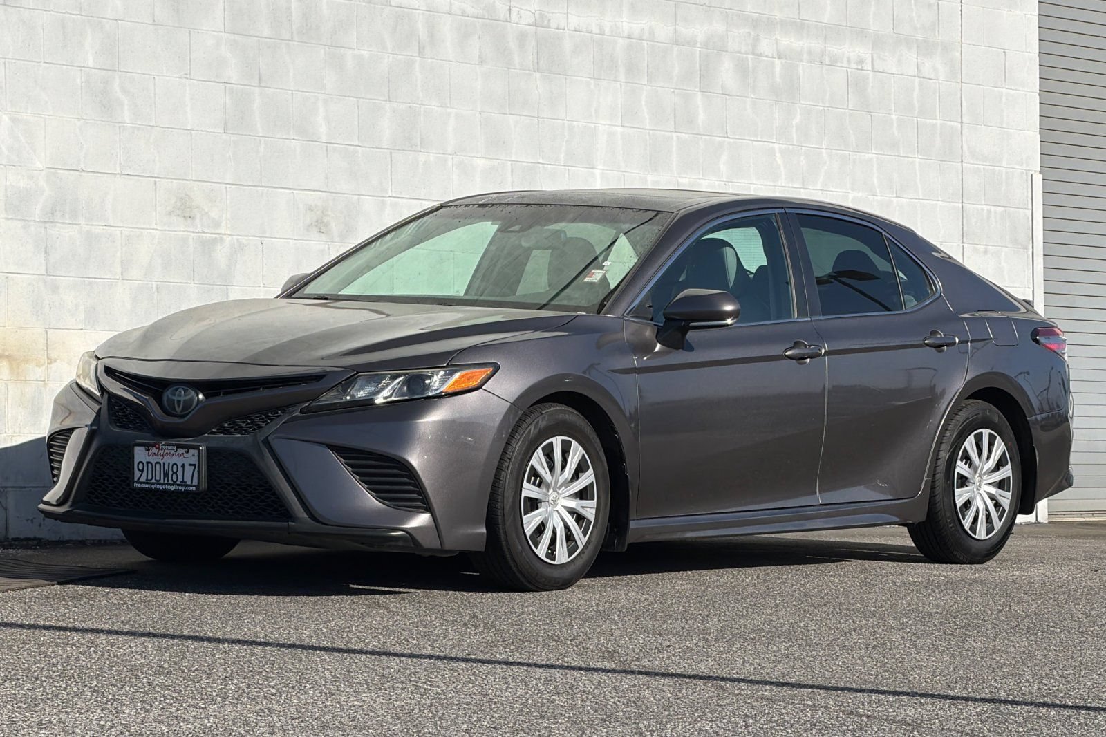 Used 2018 Toyota Camry SE w/ Moonroof Package FWD image 9