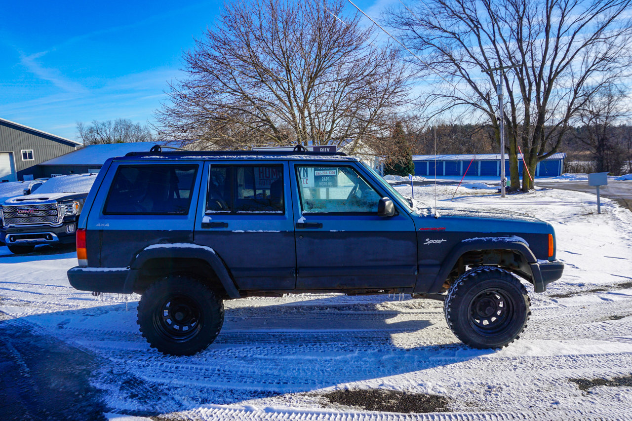 Used 1997 Jeep Cherokee Sport image 2