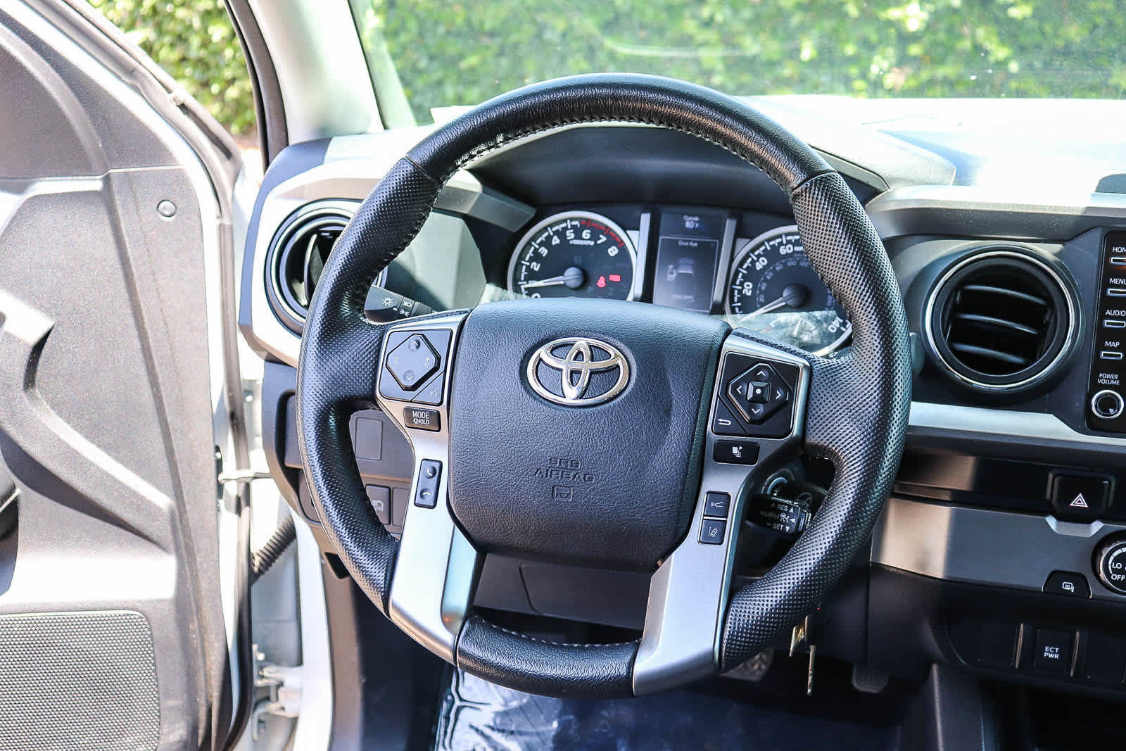 Used 2021 Toyota Tacoma SR5 RWD image 14