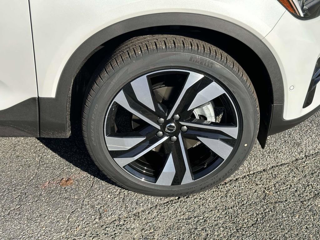 New 2026 Volvo XC40 B5 Ultra w/ Protection Package Premier image 24