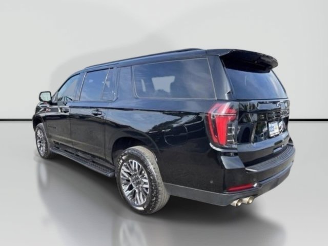 Used 2025 Chevrolet Suburban Z71 AWD/4WD image 3