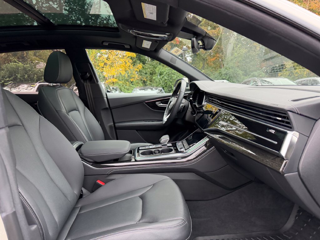 Used 2023 Audi Q8 Premium Plus w/ Premium Plus Package AWD/4WD image 18