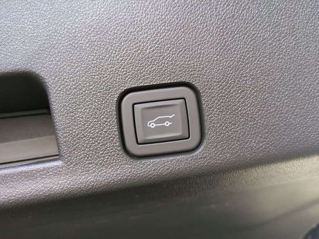 Used 2026 GMC Acadia Elevation image 15