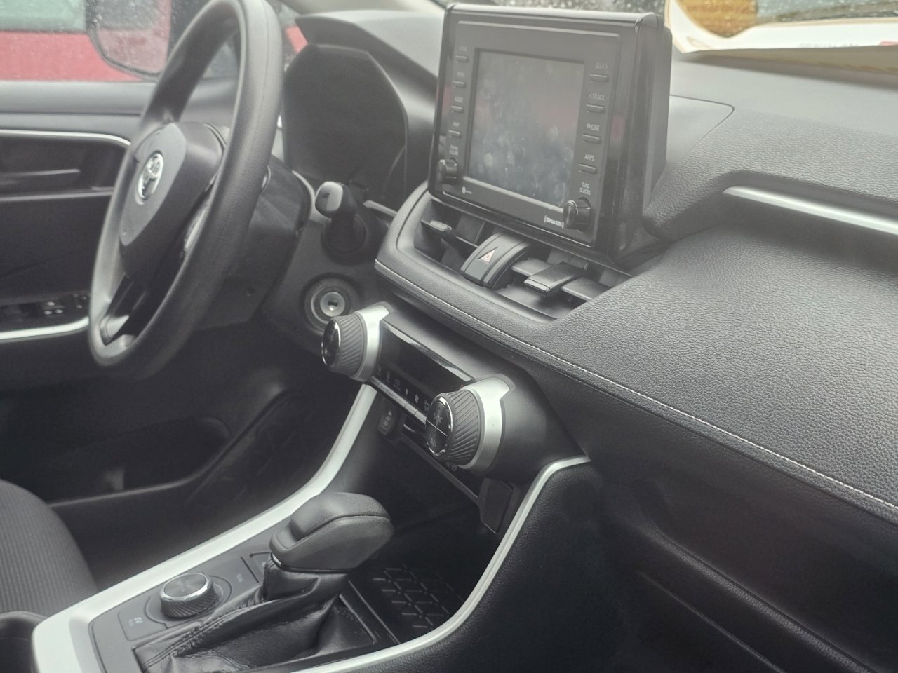 Used 2021 Toyota RAV4 LE AWD/4WD image 14