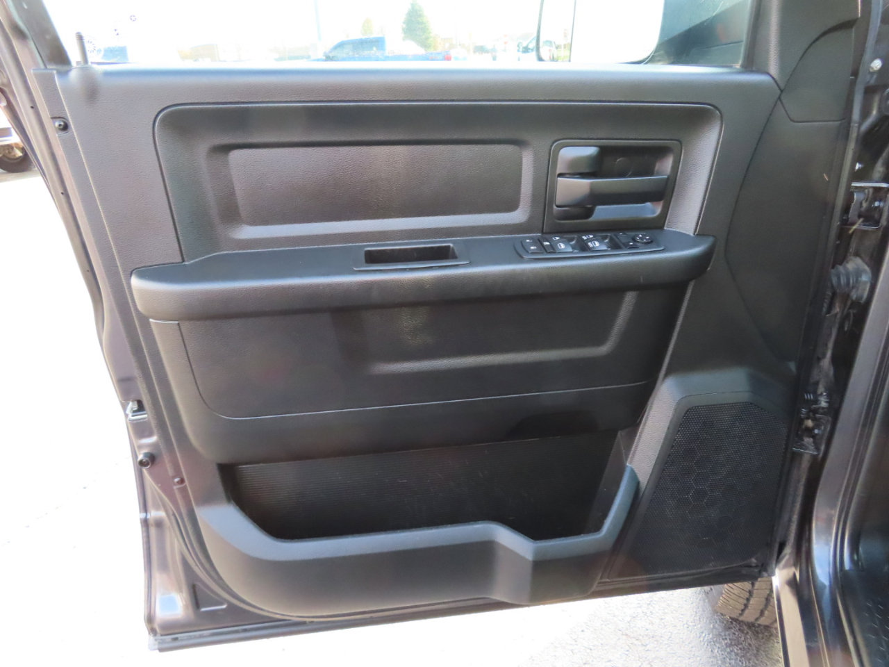 Used 2018 RAM 2500 Tradesman w/ Chrome Appearance Group image 26