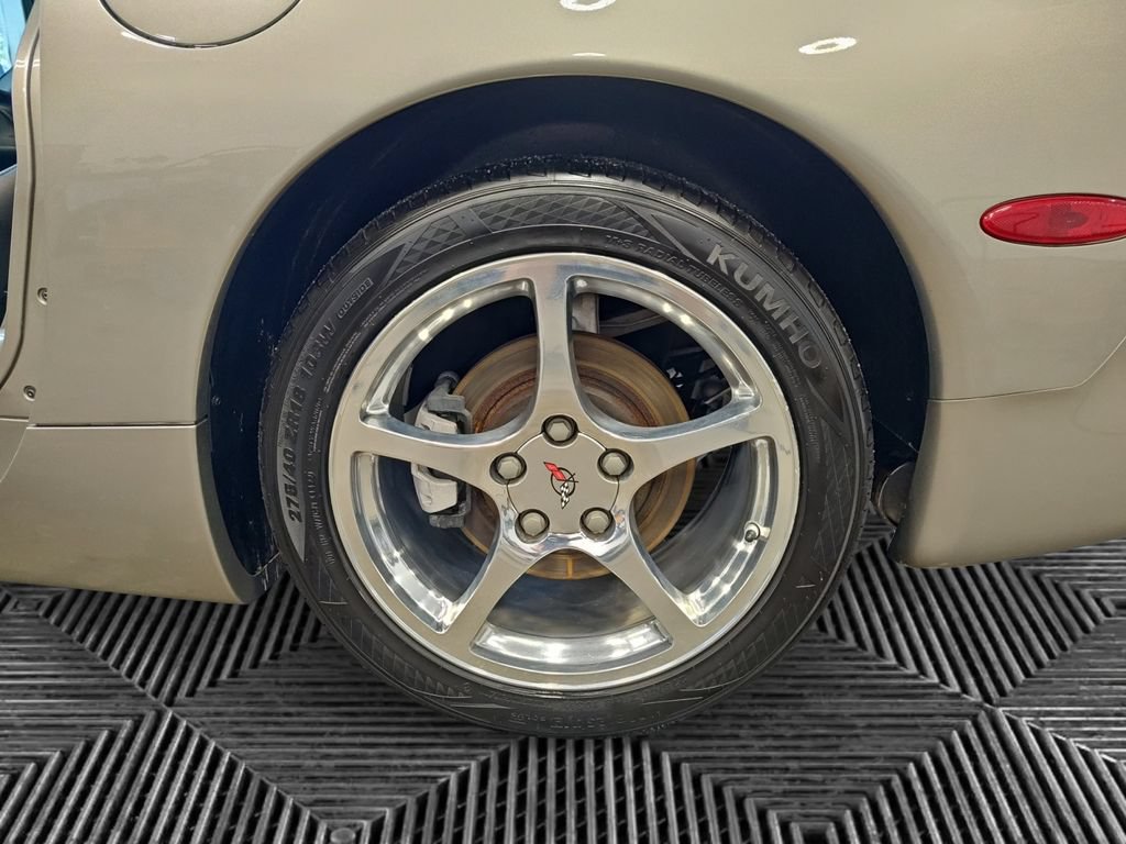 Used 2001 Chevrolet Corvette Convertible w/ Preferred Equipment Group2 RWD image 14