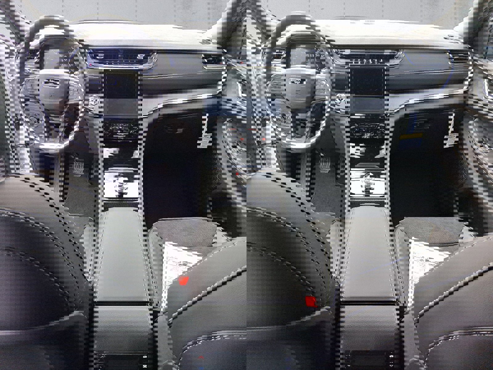 New 2025 Jeep Grand Cherokee L Altitude image 11