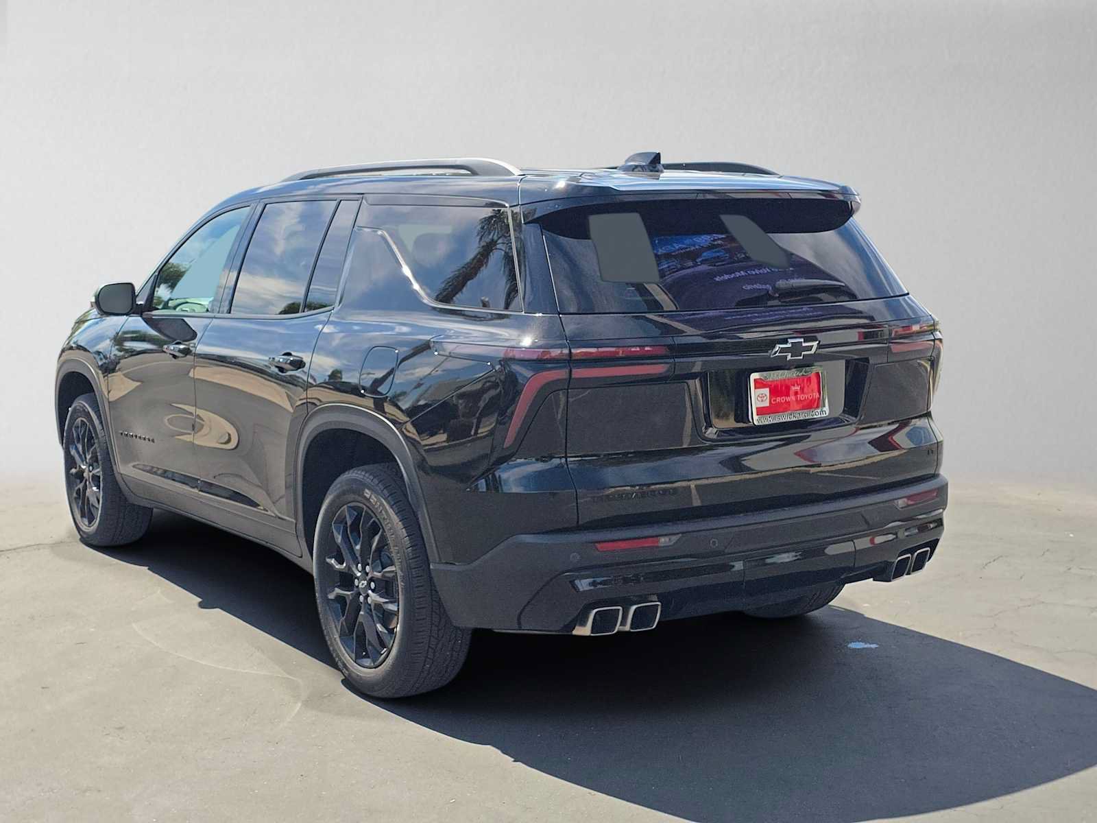Used 2024 Chevrolet Traverse LT w/ Midnight/Sport Edition FWD image 5