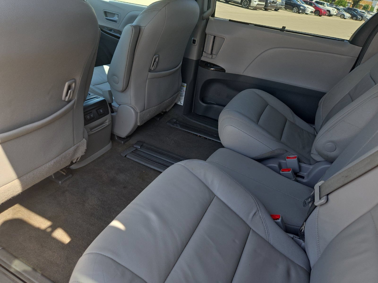 Used 2018 Toyota Sienna XLE FWD image 11