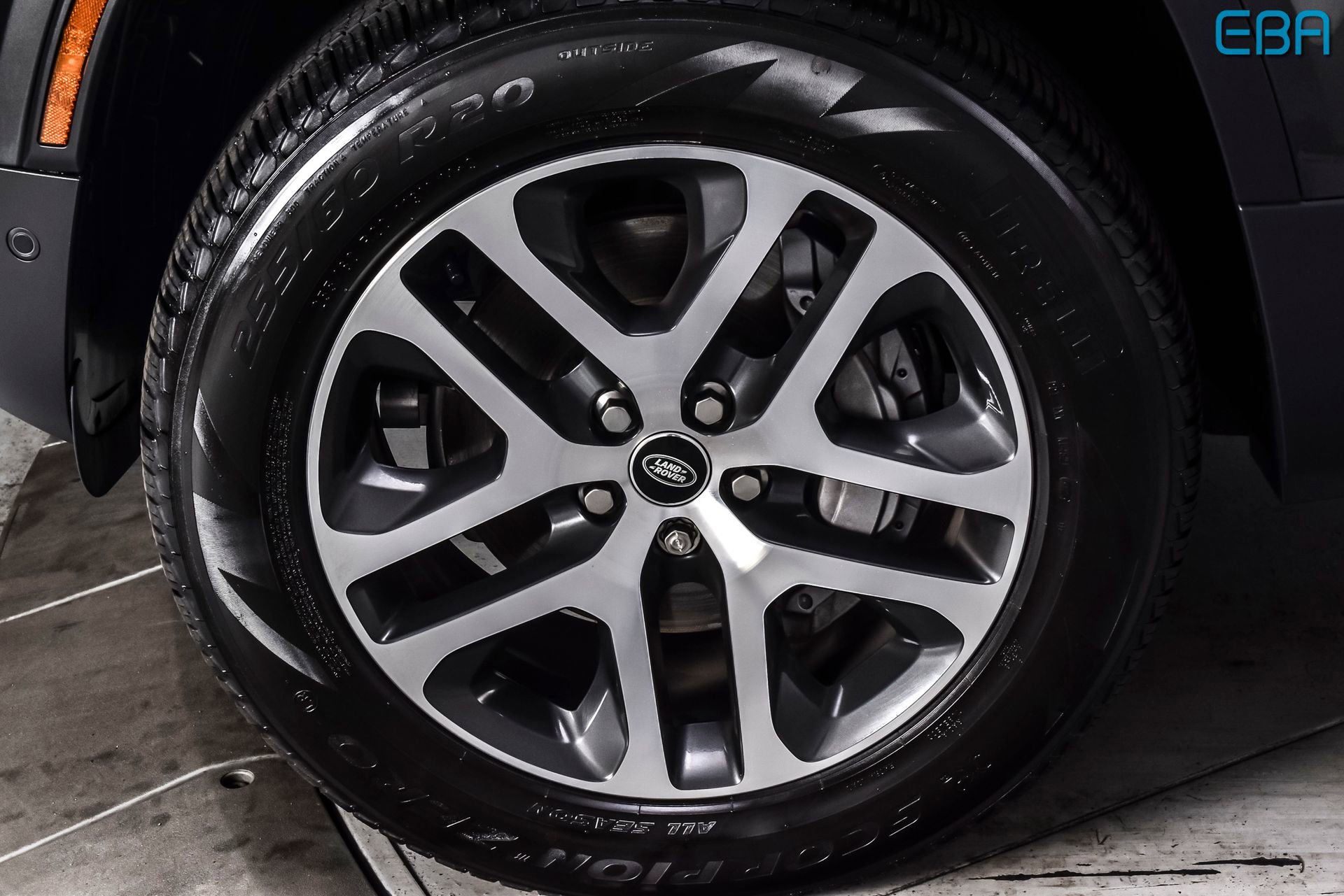 Used 2025 Land Rover Defender 110 S image 10