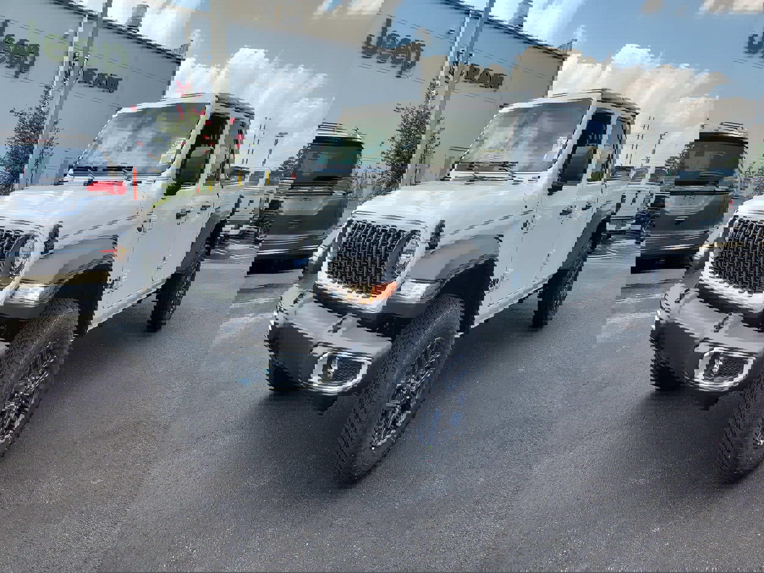 New 2025 Jeep Gladiator Sport image 4