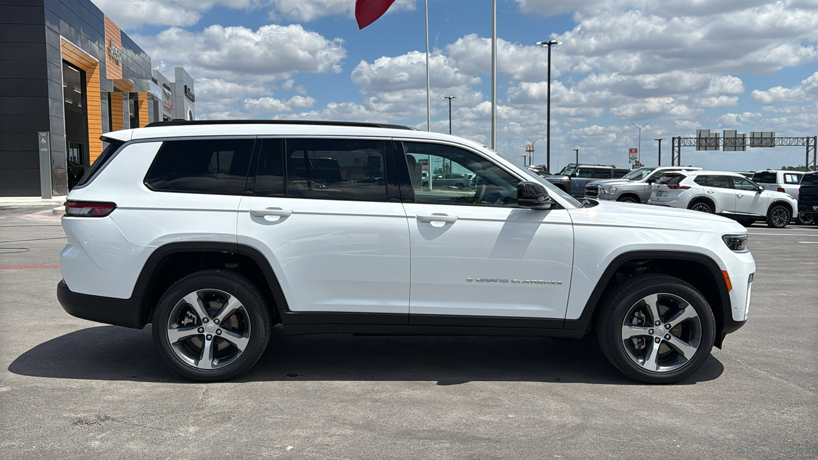 New 2026 Jeep Grand Cherokee L Limited w/ Luxury Tech Group II RWD image 4