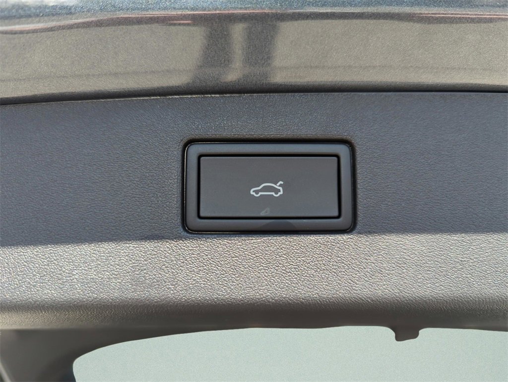 New 2026 Volkswagen Tiguan SE R-Line image 17