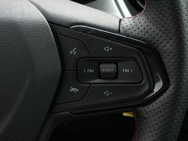 Used 2025 Chevrolet Trax RS w/ Driver Confidence Package FWD image 14