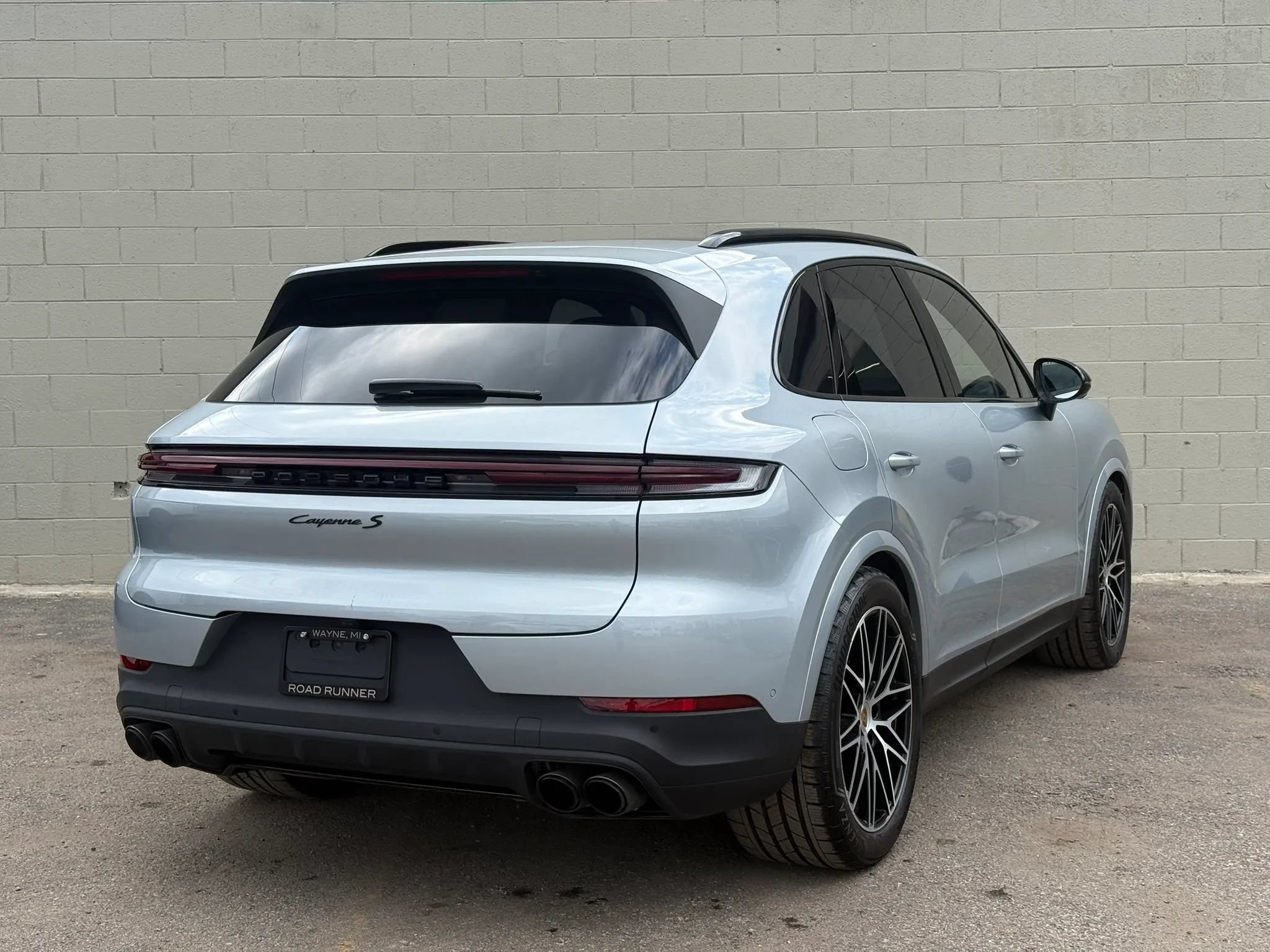 Used 2024 Porsche Cayenne S AWD/4WD image 9