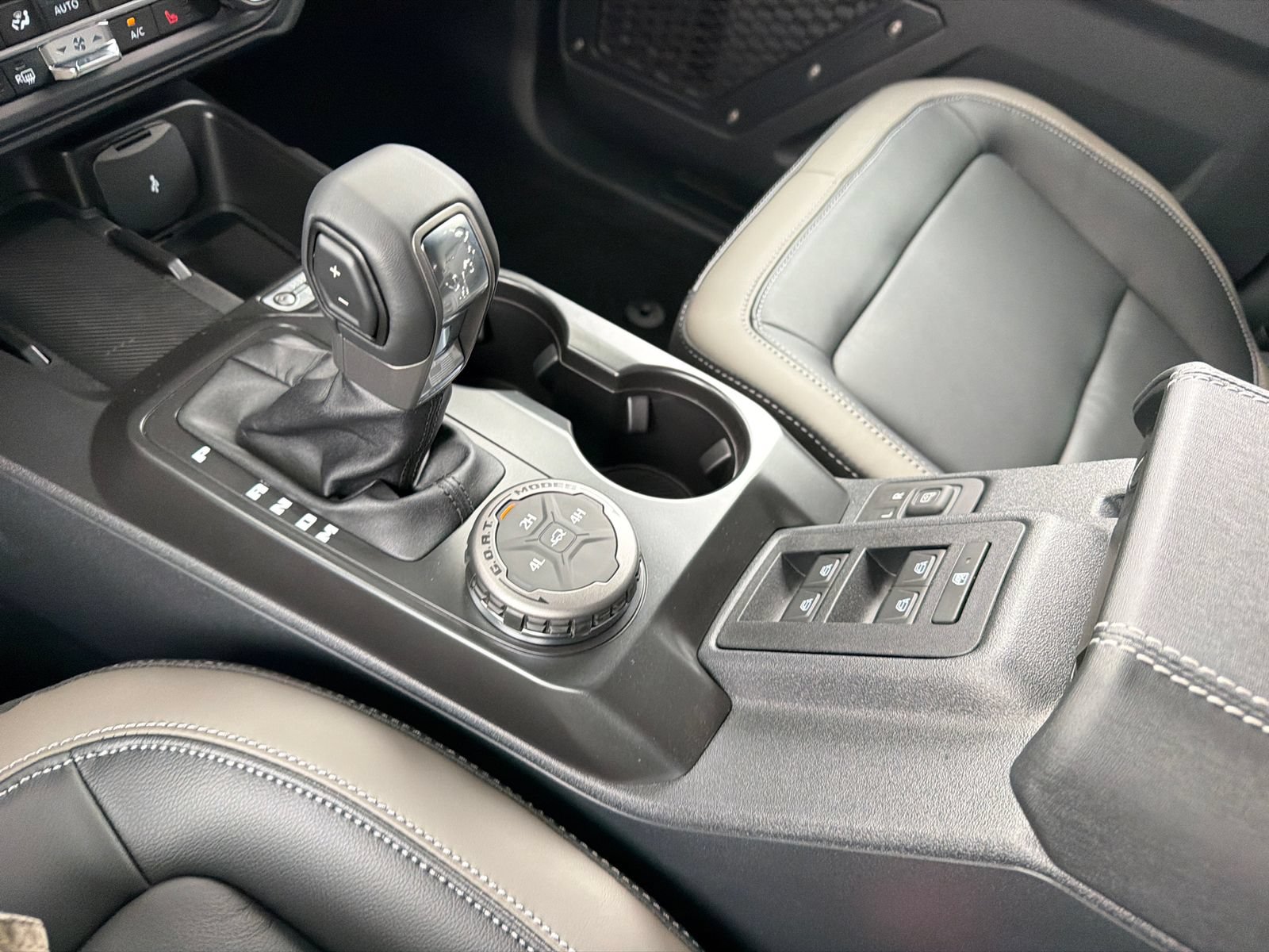 New 2026 Ford Bronco Outer Banks AWD/4WD image 29