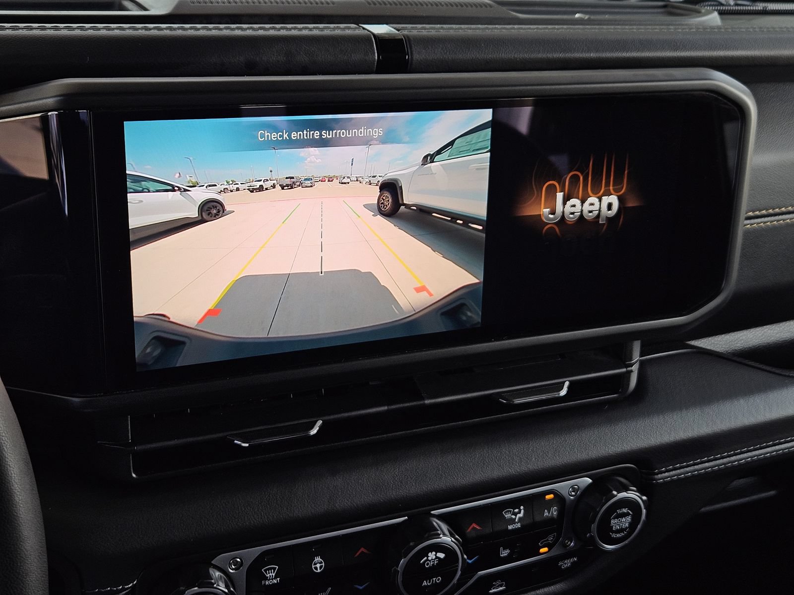 Used 2024 Jeep Gladiator Sport AWD/4WD image 21